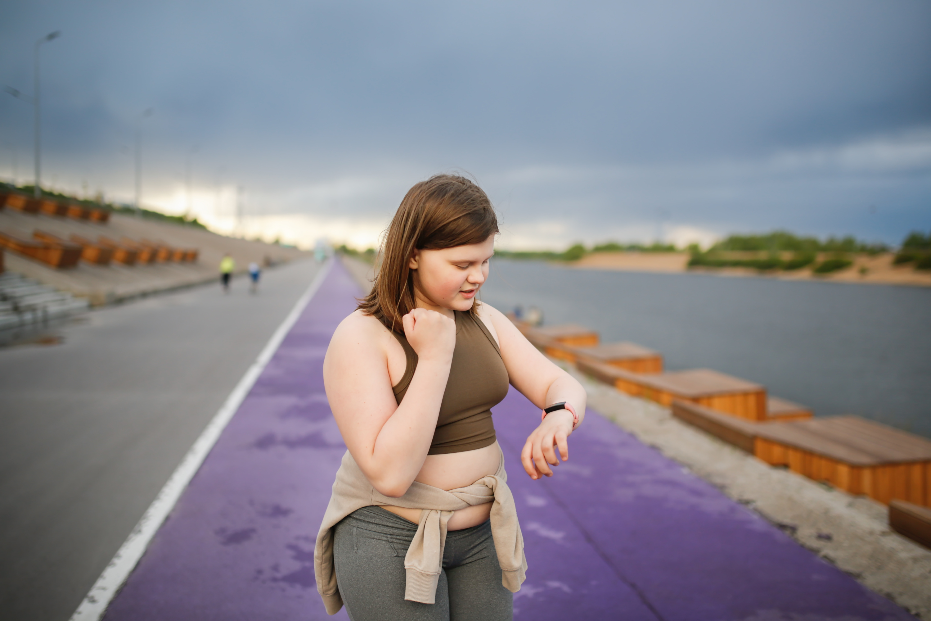 Les personnes en surpoids sont exposées à plus de risque de maladies cardiovasculaires majeures et de mortalité prématurée. L'activité physique peut diminuer ce risque. © natalialeb, Adobe Stock